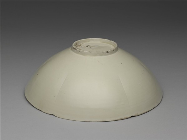 定窯 白瓷雙魚紋葵花式碗