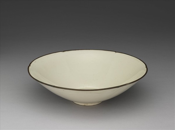 定窯 白瓷花口碗