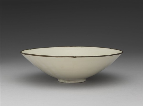 定窯 白瓷花口碗