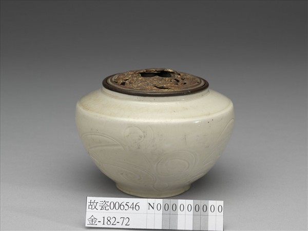 定窯 白瓷劃花萱花紋罐