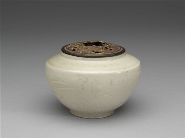 定窯 白瓷劃花萱花紋罐