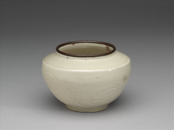 定窯 白瓷劃花萱花紋罐