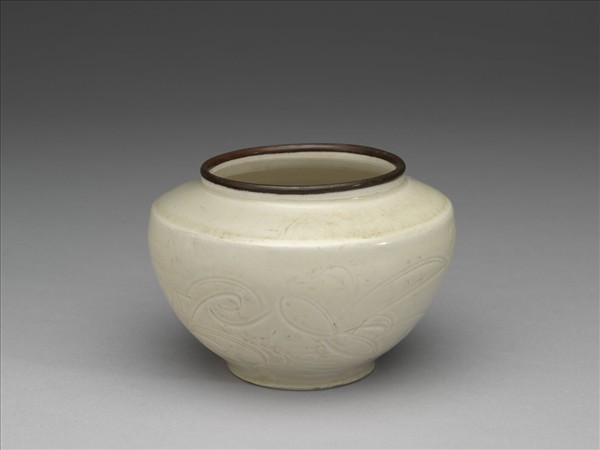 定窯 白瓷劃花萱花紋罐