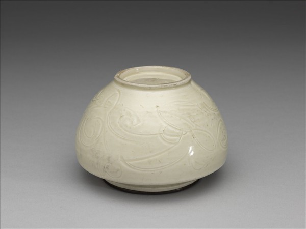 定窯 白瓷劃花萱花紋罐