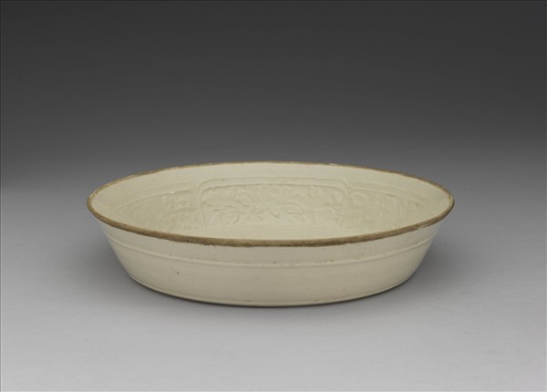 白瓷印花獅戲圖蔗段式洗