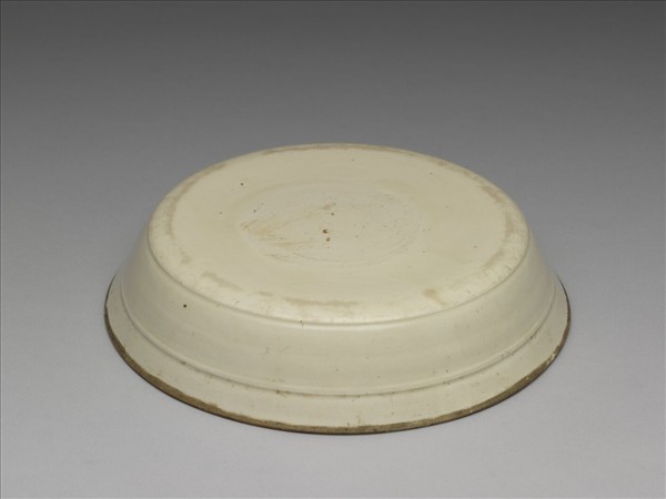 白瓷印花獅戲圖蔗段式洗