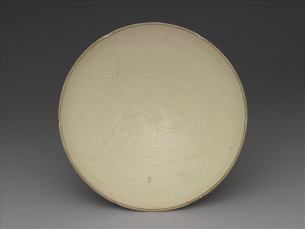 定窯 白瓷劃花蓮塘鴛鴦紋花口碗