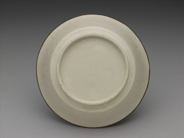 定窯 白瓷劃花蓮荷蟠螭紋折腰洗