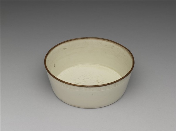 定窯 白瓷劃花蟠螭紋洗