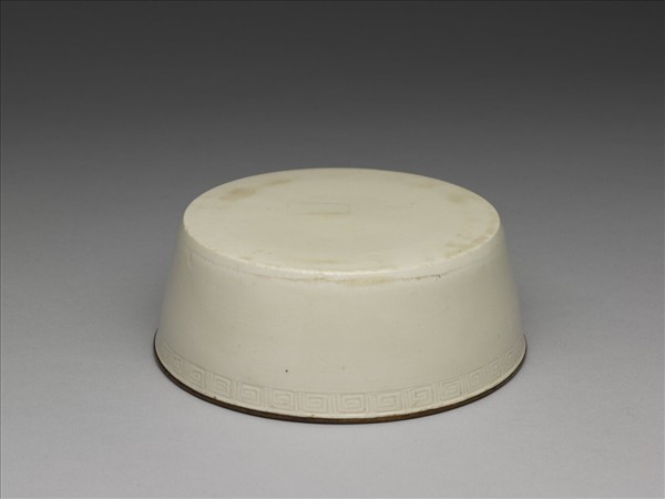 定窯 白瓷劃花蟠螭紋洗