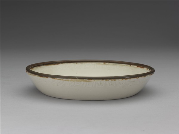 定窯 白瓷劃花牡丹紋盤