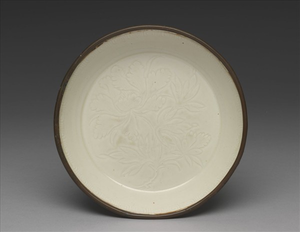 定窯 白瓷劃花牡丹紋盤