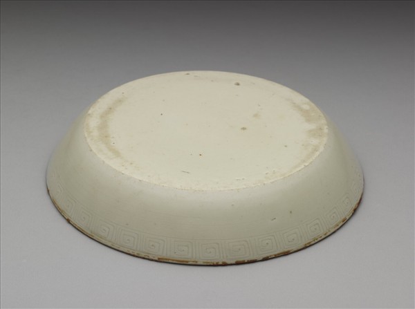 定窯 白瓷劃花牡丹紋盤