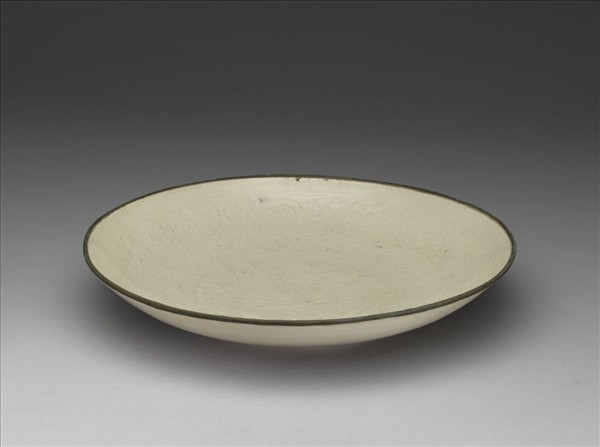 定窯 白瓷印花牡丹蓮花紋盤