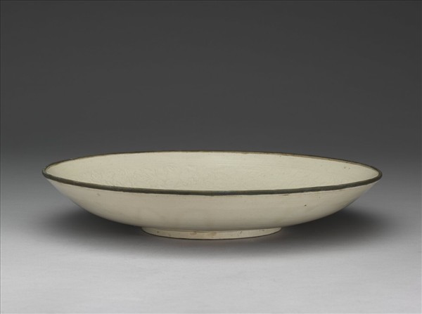 定窯 白瓷印花牡丹蓮花紋盤