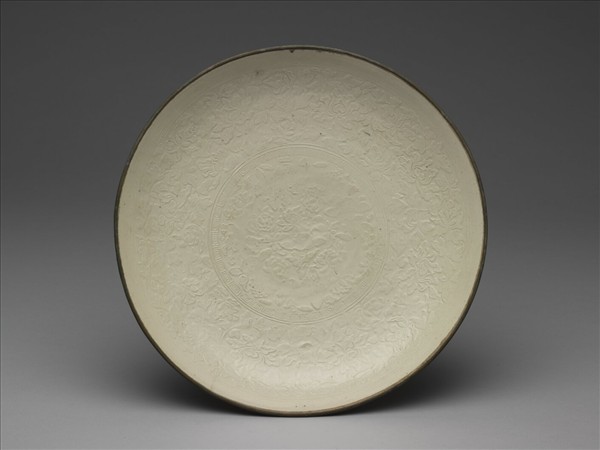 定窯 白瓷印花牡丹蓮花紋盤