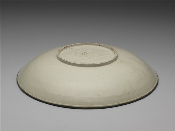 定窯 白瓷印花牡丹蓮花紋盤