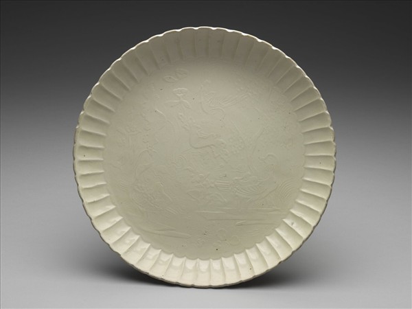 定窯 印花蓮塘水禽菊瓣式大盤