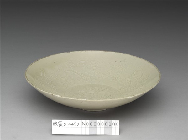 定窯 印花蓮塘水禽花口盤