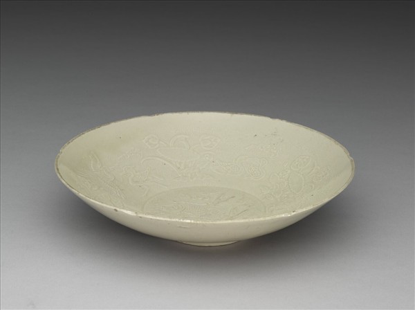 定窯 印花蓮塘水禽花口盤