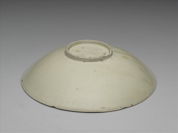 定窯 印花蓮塘水禽花口盤