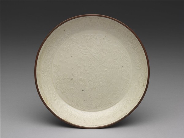 定窯 印花孔雀雲螭盤