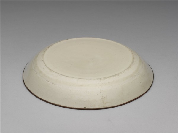 定窯 印花孔雀雲螭盤