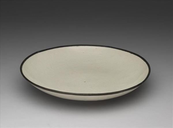 定窯 白瓷印花牡丹蓮花紋盤