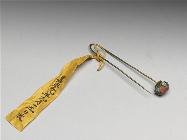 銀鍍金嵌寶石花針