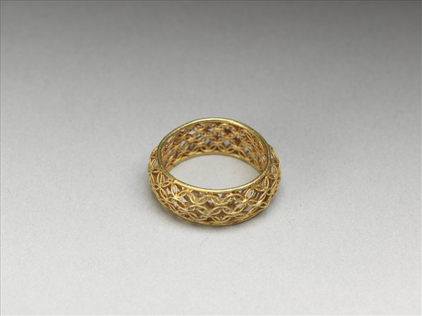 開金鏤空古錢紋戒指