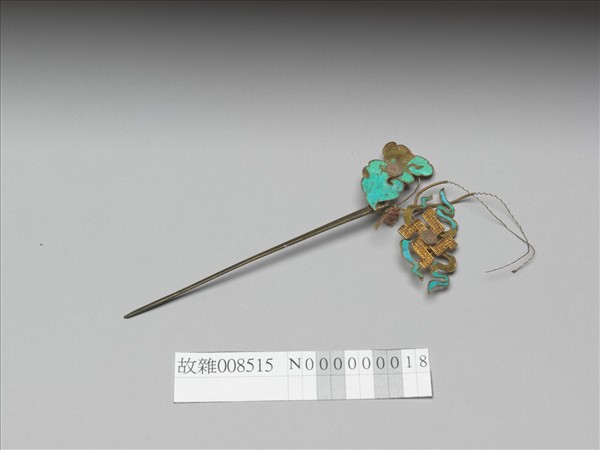 鍍金纍絲點翠卍字簪