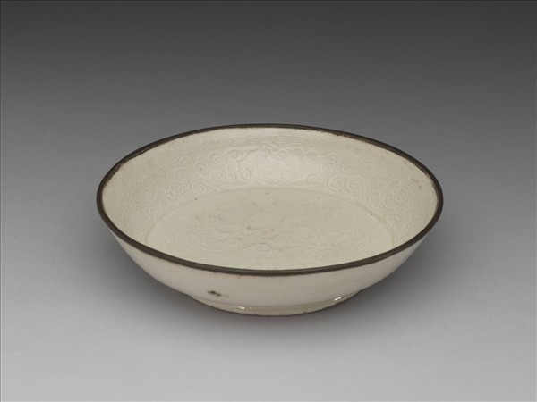 定窯 白釉印花雲龍紋盤