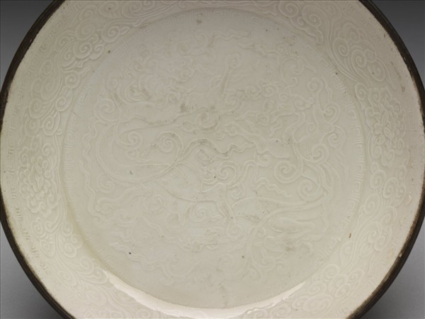 定窯 白釉印花雲龍紋盤
