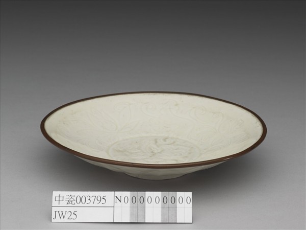 定窯 白瓷劃花花卉紋盤