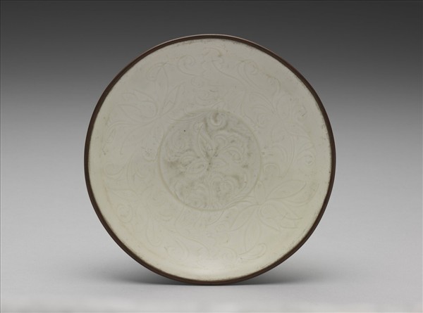 定窯 白瓷劃花花卉紋盤