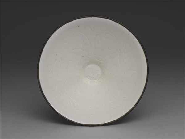 定窯 白瓷劃花花卉紋碗