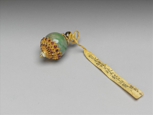 玉鑲金嵌寶石鈕