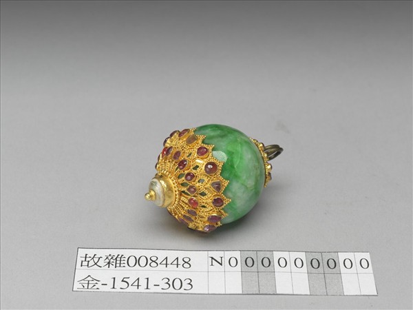 玉鑲金嵌寶石鈕
