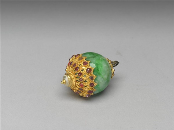 玉鑲金嵌寶石鈕