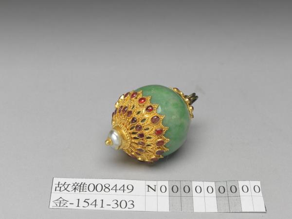 玉鑲金嵌寶石鈕