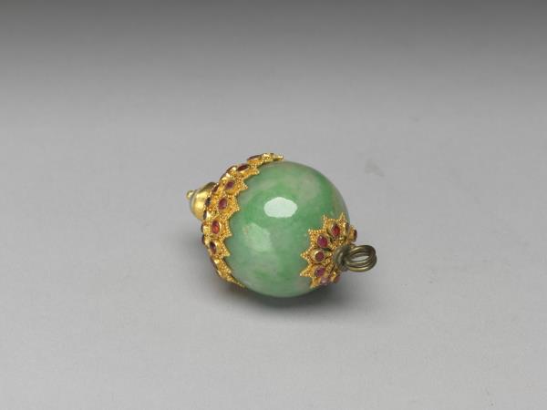 玉鑲金嵌寶石鈕