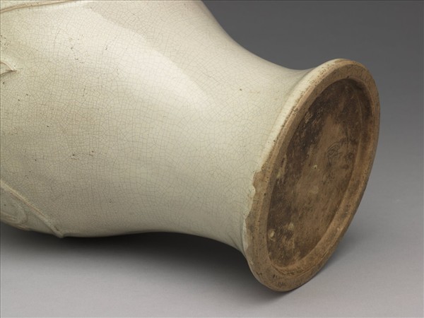 廣窯 月白釉番蓮紋梅瓶