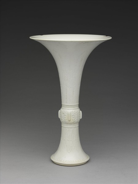 甜白釉蕉葉紋觚