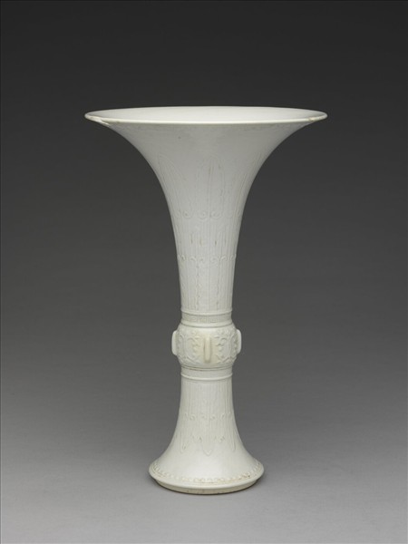 甜白釉蕉葉紋觚