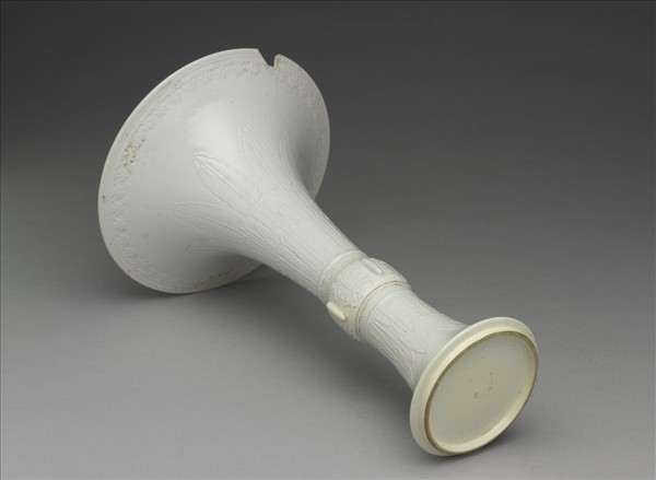 甜白釉蕉葉紋觚