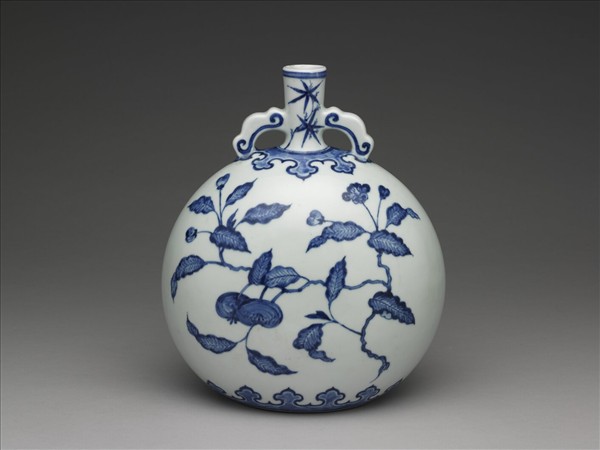 青花花果紋如意耳扁壺