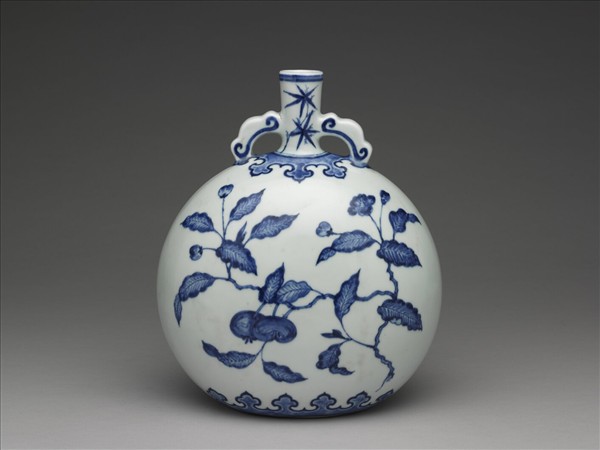 青花花果紋如意耳扁壺