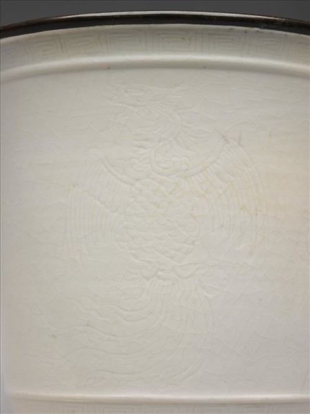 白瓷劃花龍鳳紋杯