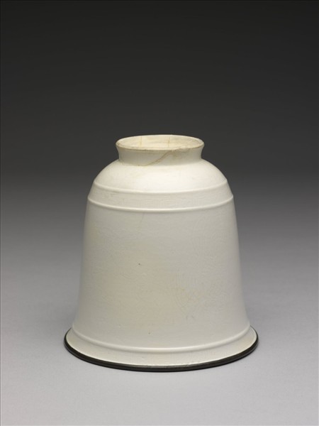 白瓷劃花龍鳳紋杯