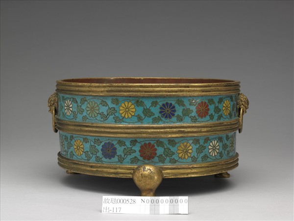 掐絲琺瑯花卉紋三足爐